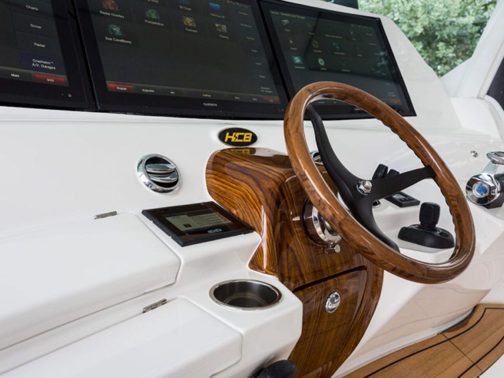 Estrella-65'-Teak-Steering-Wheel