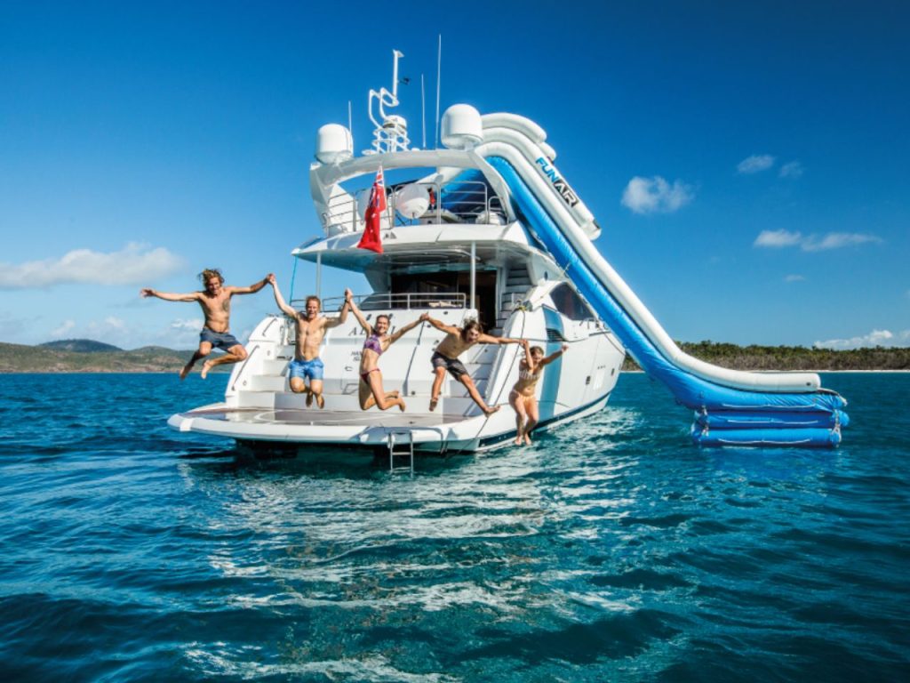 Livaboard in Hamilton Island