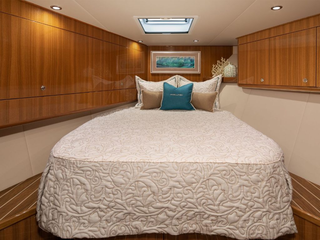 bedroom-on-38-billfiah-viking-yachts