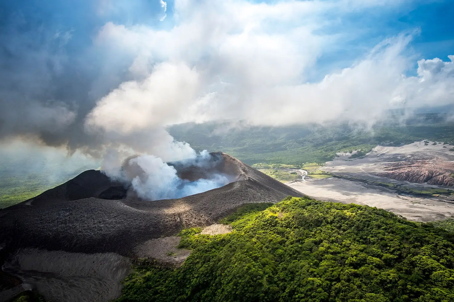 Vanuatu Volcano Tour, Mt Yasur World's Most Accessible Volcano,Tanna Island